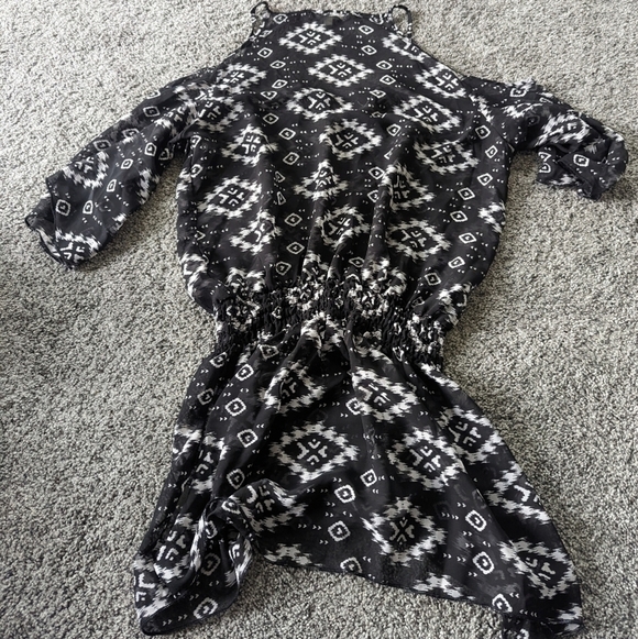 Cold Shoulder Top - Picture 6 of 7